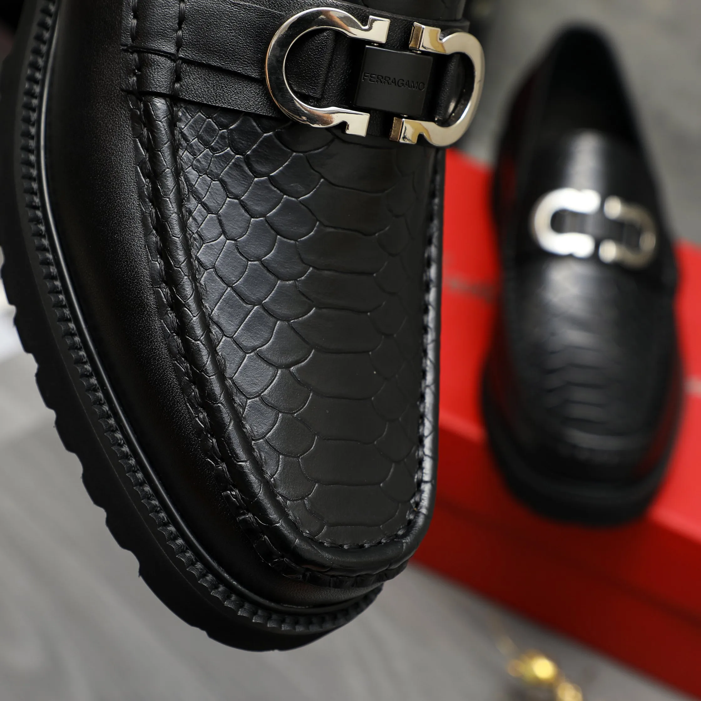 Men's shoes 💰540 Product trademark: Ferragamo "Ferragamo" business slip-on leather shoes Regular size: 38-44 (45.46 custom-made, non-refundable) Product materials: Selected high-quality snake-print cowhide upper, cowhide lining, original outsole